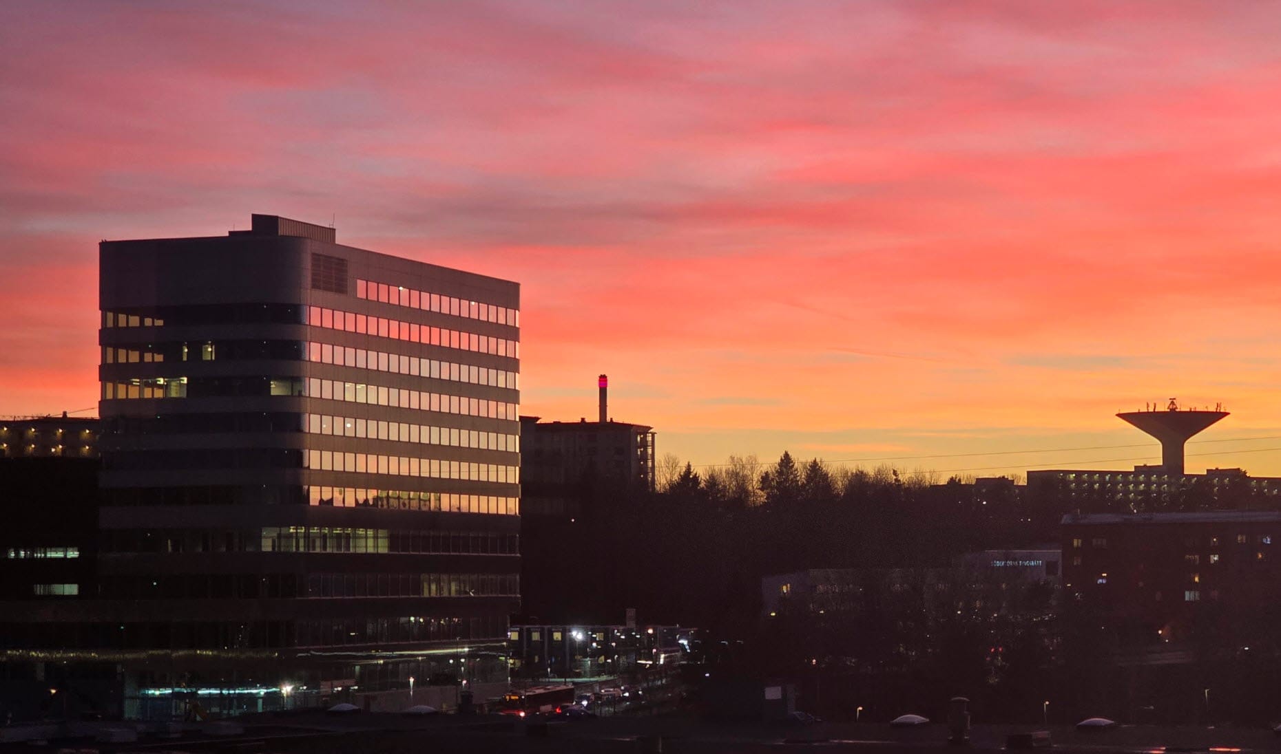 2024_Alfa-Lavals-kontor-med-rosa-himmel